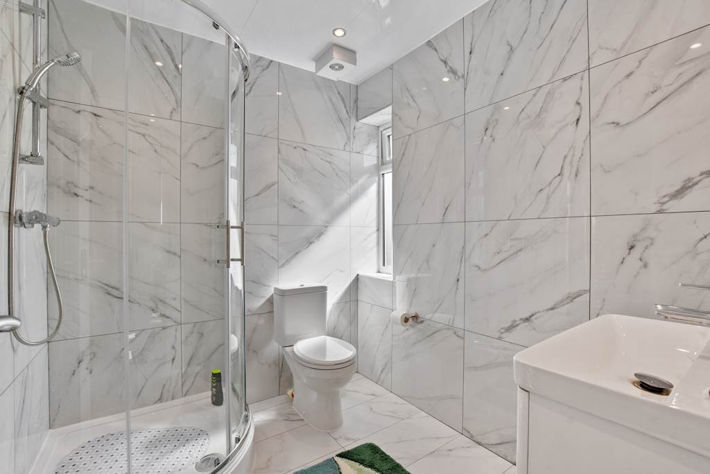 Core Prospects - 59 Cavendish Ave - Shower 2 -Original (6)-small