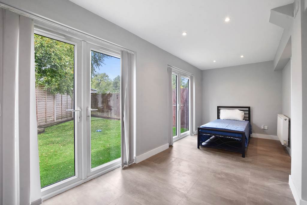 05 C584GCCOREP 36 Cardinal Ave Bedroom 5 Original (6) Small