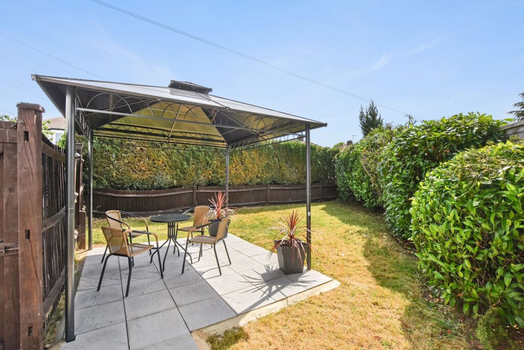 09 4f3bGCCOREP 36 Cardinal Ave Garden Original (6) Medium